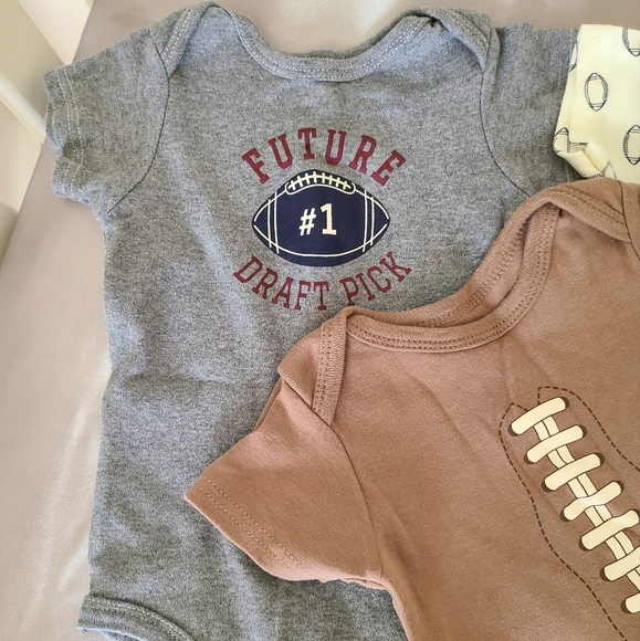 HB Onesie bundle (set of 4) - Picture 4 of 5